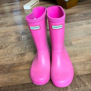 Hunter girls pink boots. Size 10